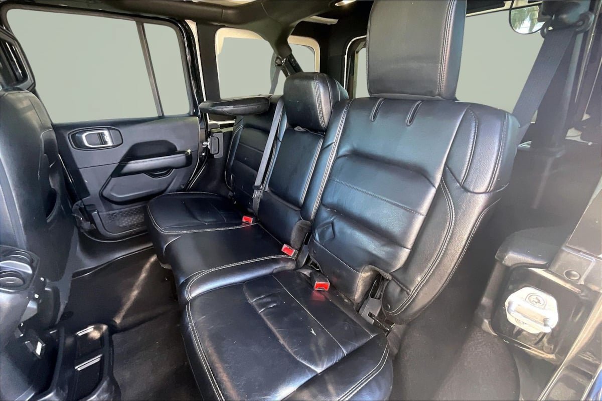 Used 2019 Jeep Wrangler Unlimited Sahara w/ Quick Order Package 24M Moab AWD/4WD image 25