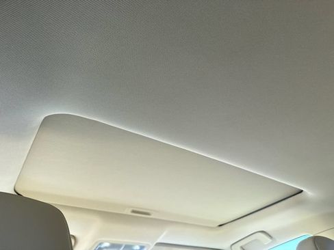 Used 2019 Toyota Highlander Limited FWD image 17