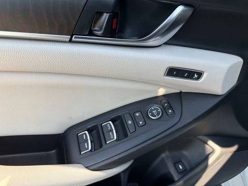 Used 2022 Honda Accord Touring image 18