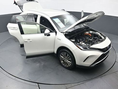 Certified 2021 Toyota Venza XLE image 57