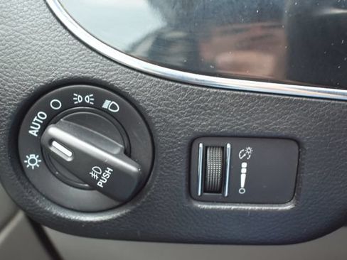 Used 2019 Dodge Grand Caravan SXT FWD image 19
