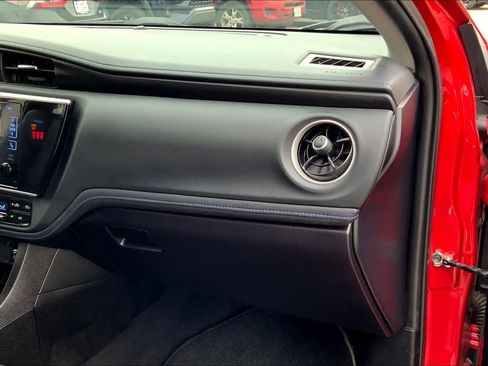 Used 2018 Toyota Corolla SE image 18