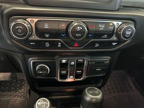 Used 2020 Jeep Wrangler Unlimited Sahara AWD/4WD image 27