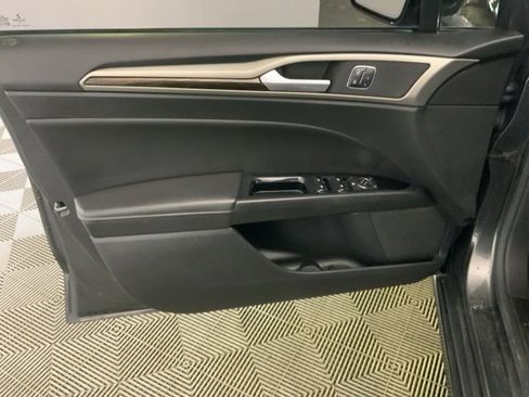 Used 2015 Ford Fusion SE w/ Equipment Group 202A image 14