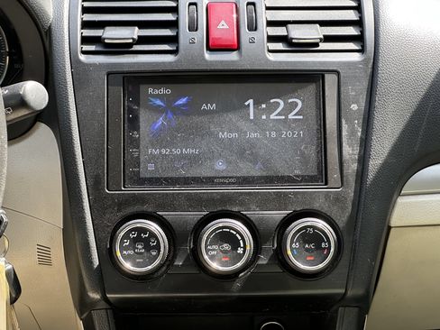 Used 2014 Subaru Crosstrek 2.0i Limited AWD/4WD image 17