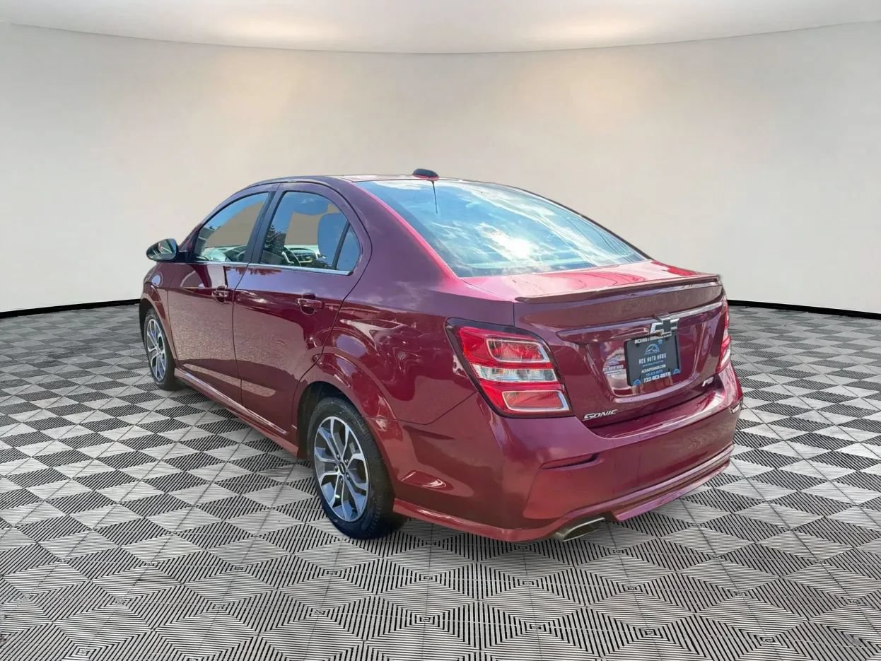 Used 2020 Chevrolet Sonic LT w/ Convenience Package FWD image 5