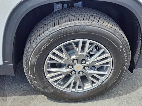 New 2026 Chevrolet Traverse LT w/ Driver Confidence Package FWD image 7