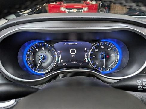 Used 2024 Chrysler Pacifica Touring-L FWD image 20