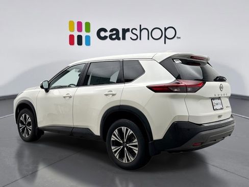 Used 2023 Nissan Rogue SV image 3