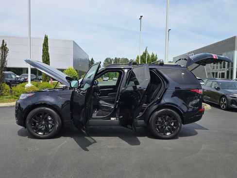 Used 2020 Land Rover Discovery Landmark AWD/4WD image 11