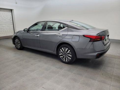 Used 2024 Nissan Altima 2.5 SV FWD image 3