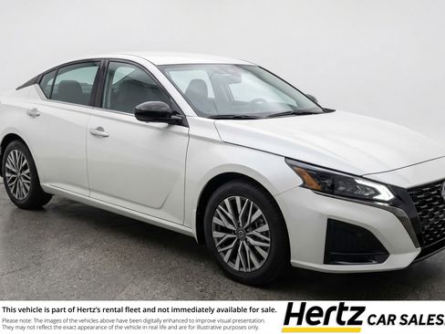 Used 2025 Nissan Altima 2.5 SV FWD image 1
