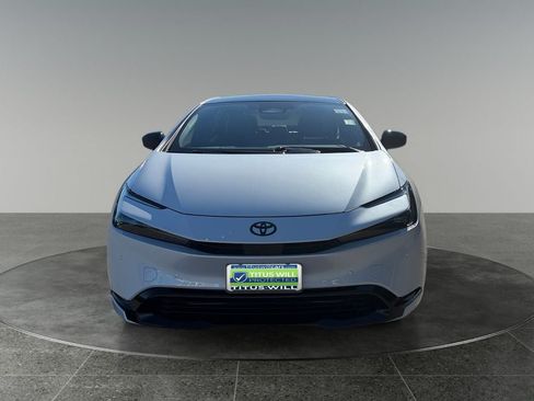 Used 2026 Toyota Prius Plug-In Hybrid FWD image 2