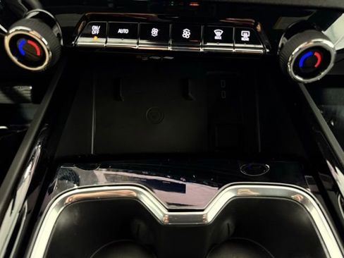 Used 2025 Chevrolet Silverado EV LT image 37