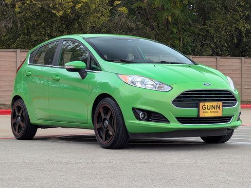 Used 2015 Ford Fiesta Titanium image 2