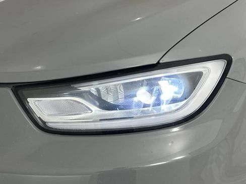 Used 2023 Chrysler Pacifica Limited FWD image 30