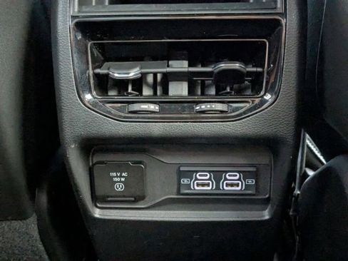 Used 2024 Jeep Grand Cherokee Altitude image 19