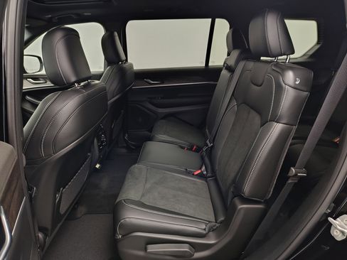 New 2026 Jeep Grand Cherokee L 4WD image 23