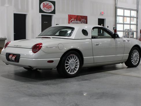Used 2005 Ford Thunderbird 50th Anniversary RWD image 28