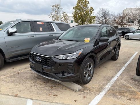 Used 2025 Ford Escape ST-Line image 2