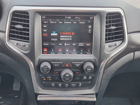 Used 2018 Jeep Grand Cherokee Altitude RWD image 16