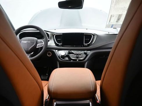 New 2026 Chrysler Pacifica Pinnacle image 24