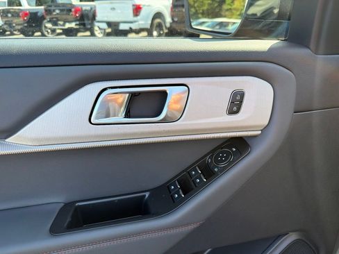 New 2026 Ford Explorer Active RWD image 14