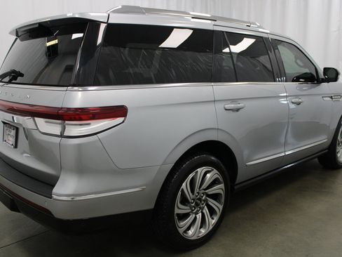 Used 2023 Lincoln Navigator Reserve AWD/4WD image 6