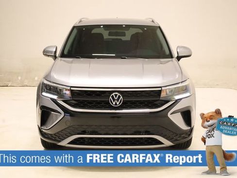 Used 2022 Volkswagen Taos SE image 2