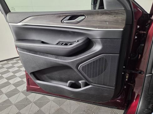 New 2026 Jeep Grand Cherokee Altitude image 13