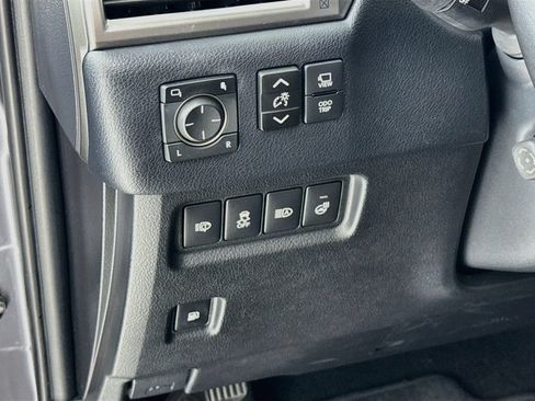 Used 2022 Lexus GX 460 Luxury w/ Off Road Package AWD/4WD image 11