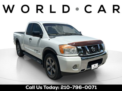 Used 2015 Nissan Titan SV w/ SV Value Truck Package RWD image 1