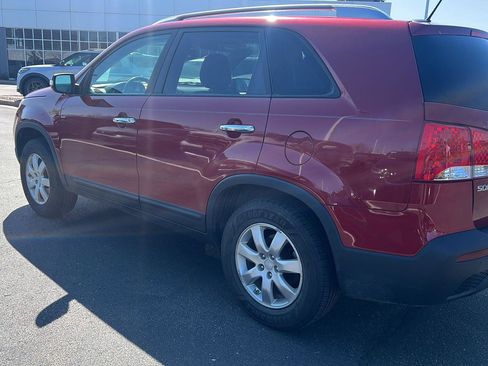 Used 2011 Kia Sorento LX w/ Convenience Pkg image 9