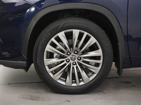 Used 2021 Toyota Highlander Platinum AWD/4WD image 30