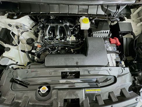 Used 2024 Nissan Pathfinder SV image 31