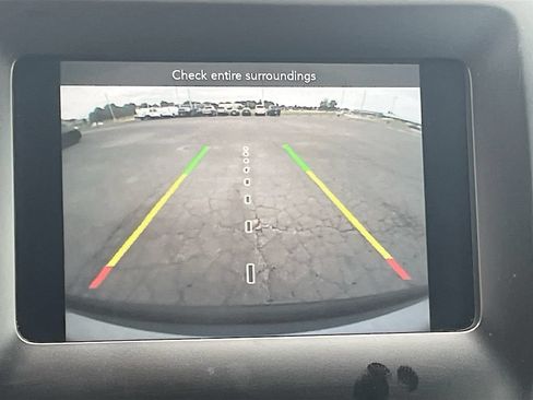 Used 2019 Jeep Cherokee Latitude Plus AWD/4WD image 14