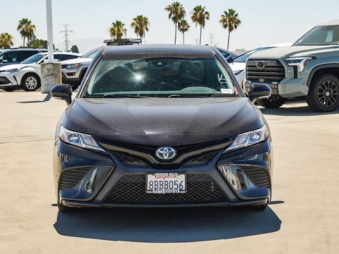 Used 2018 Toyota Camry SE w/ Audio Package FWD image 2