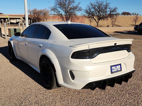 Used 2022 Dodge Charger SRT Hellcat w/ Harman/Kardon Audio Group image 2