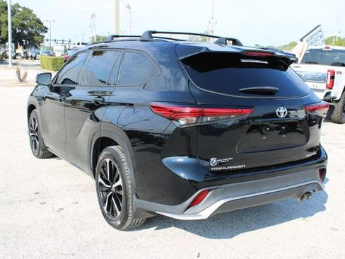 Used 2022 Toyota Highlander XSE AWD/4WD image 8