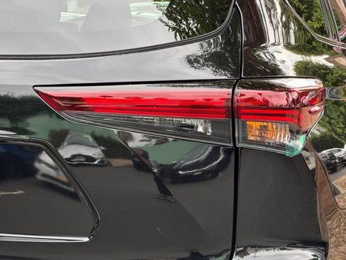 New 2025 Toyota Highlander Limited image 33
