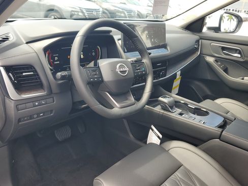 New 2025 Nissan Rogue Platinum w/ Platinum Premium Package FWD image 9