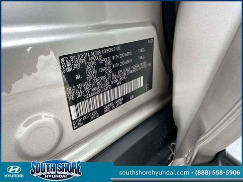 Used 2023 Toyota Venza LE AWD/4WD image 20