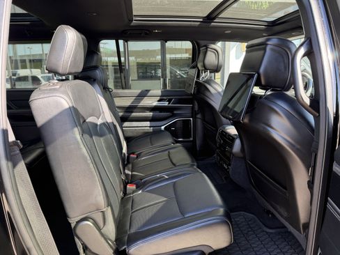 Used 2024 Jeep Wagoneer L Series III w/ Premium Group I image 28