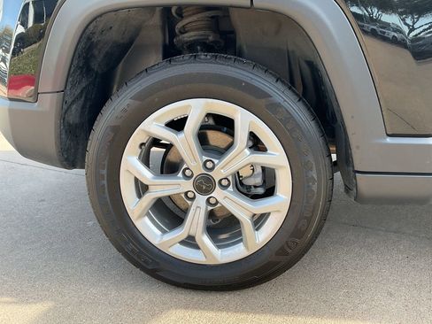 Used 2025 Jeep Compass Latitude image 10