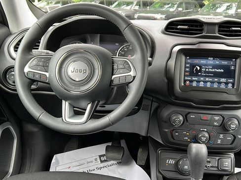 Certified 2021 Jeep Renegade Latitude image 23