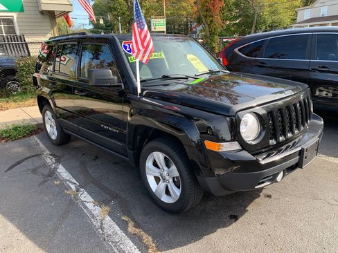 Used 2016 Jeep Patriot Latitude image 2