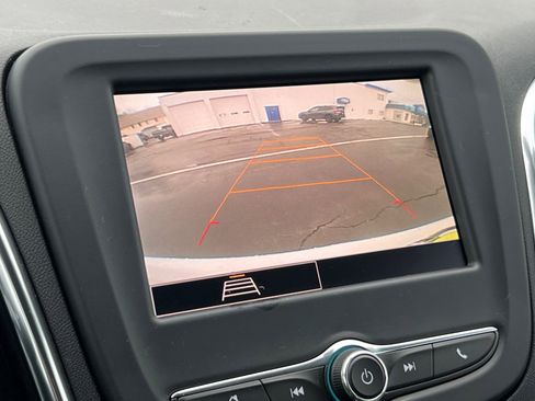 Used 2022 Chevrolet Equinox LS image 16