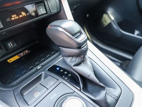 Used 2023 Toyota RAV4 XSE AWD/4WD image 21