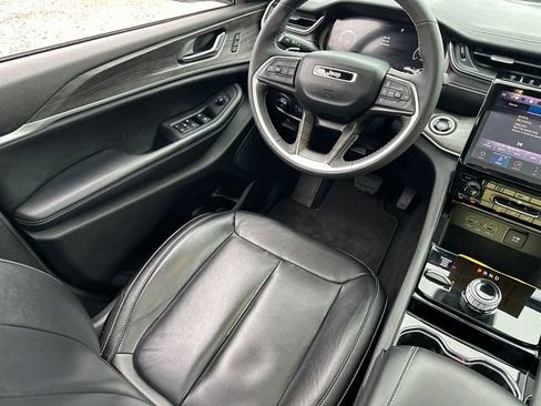 Used 2023 Jeep Grand Cherokee L Limited image 24