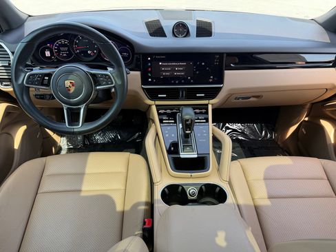 Certified 2023 Porsche Cayenne AWD/4WD image 14